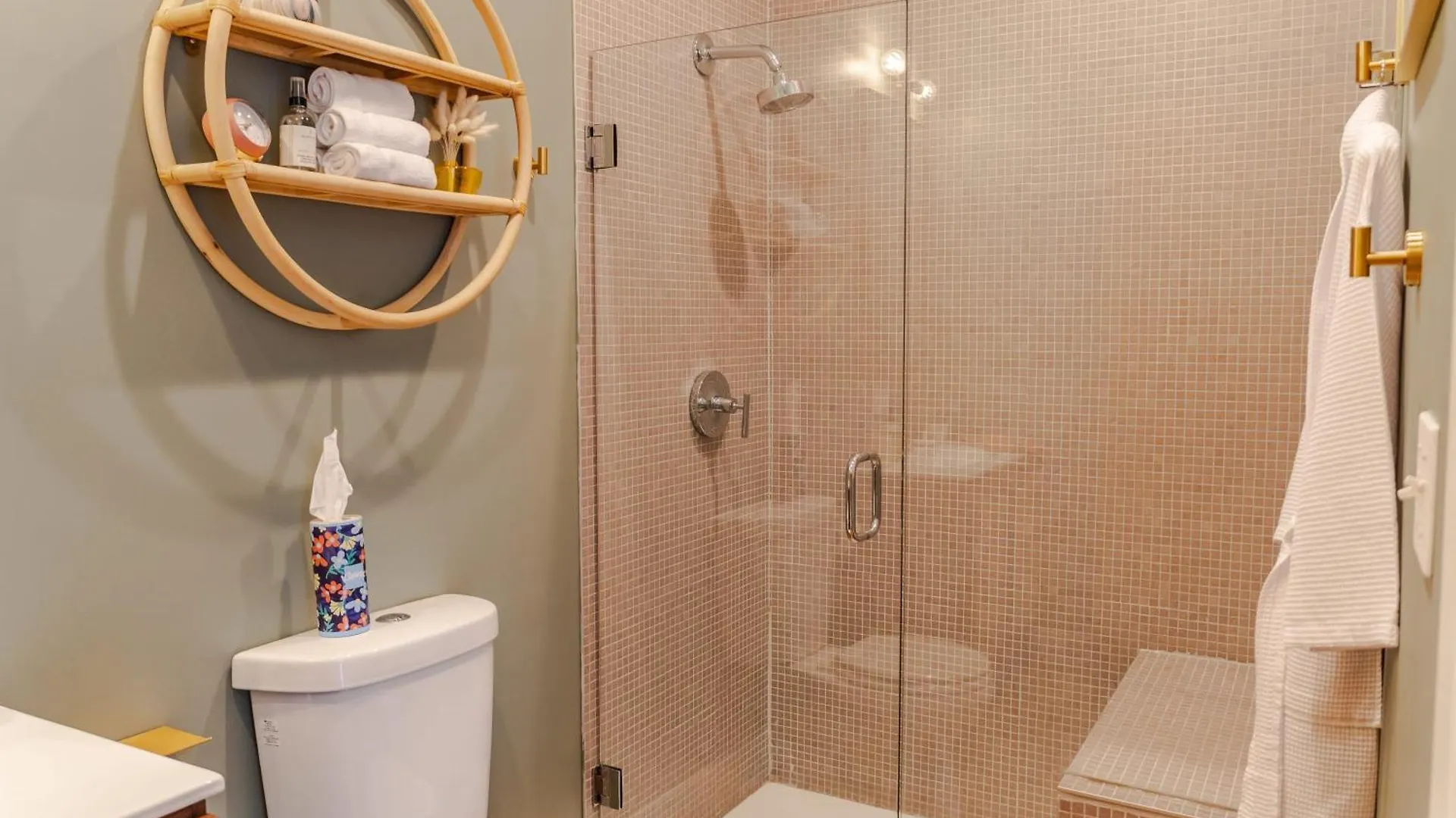 Groovy Condo In The Vibrant Nulu District Louisville Apartment
