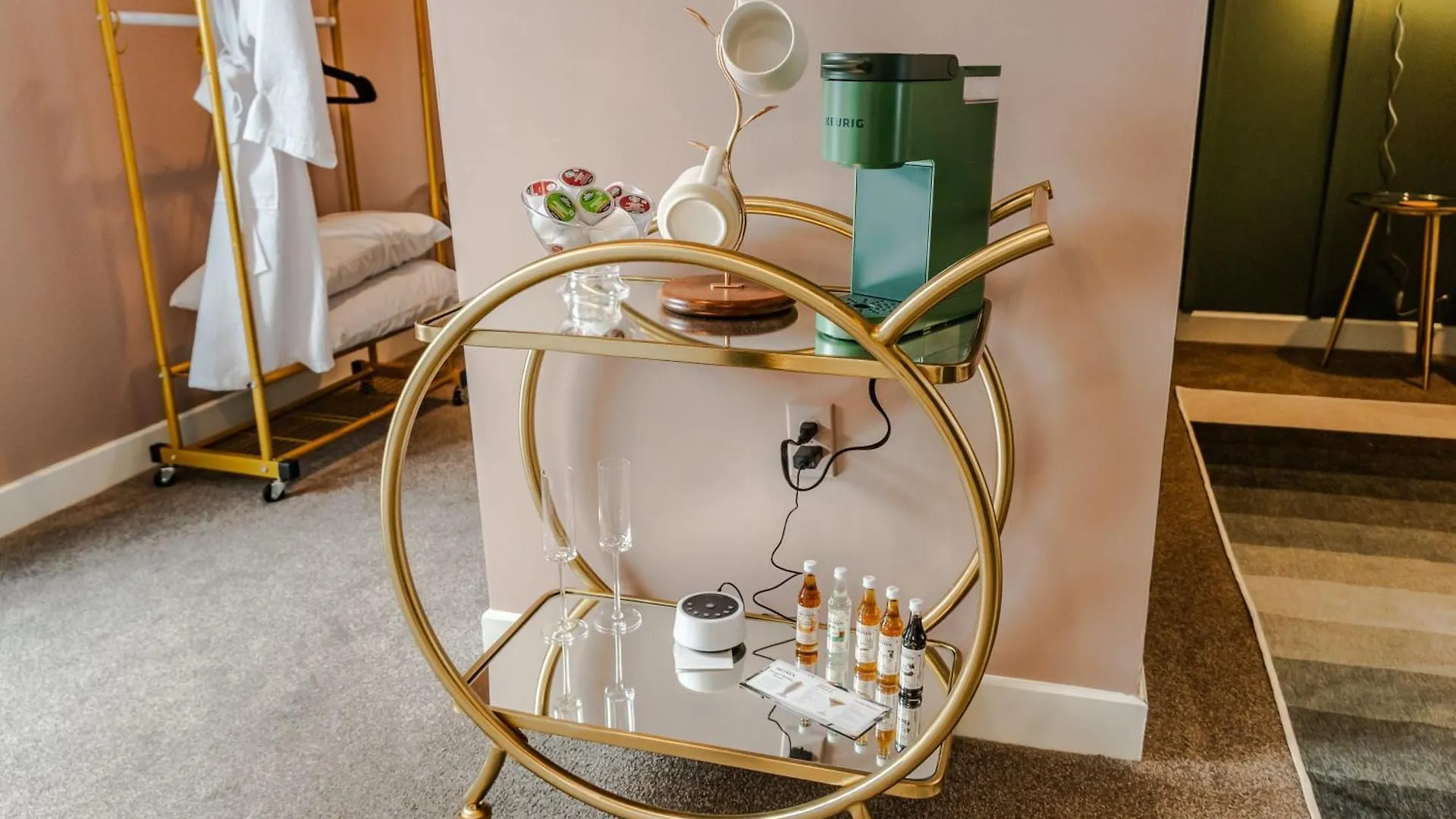 Groovy Condo In The Vibrant Nulu District Louisville Apartment