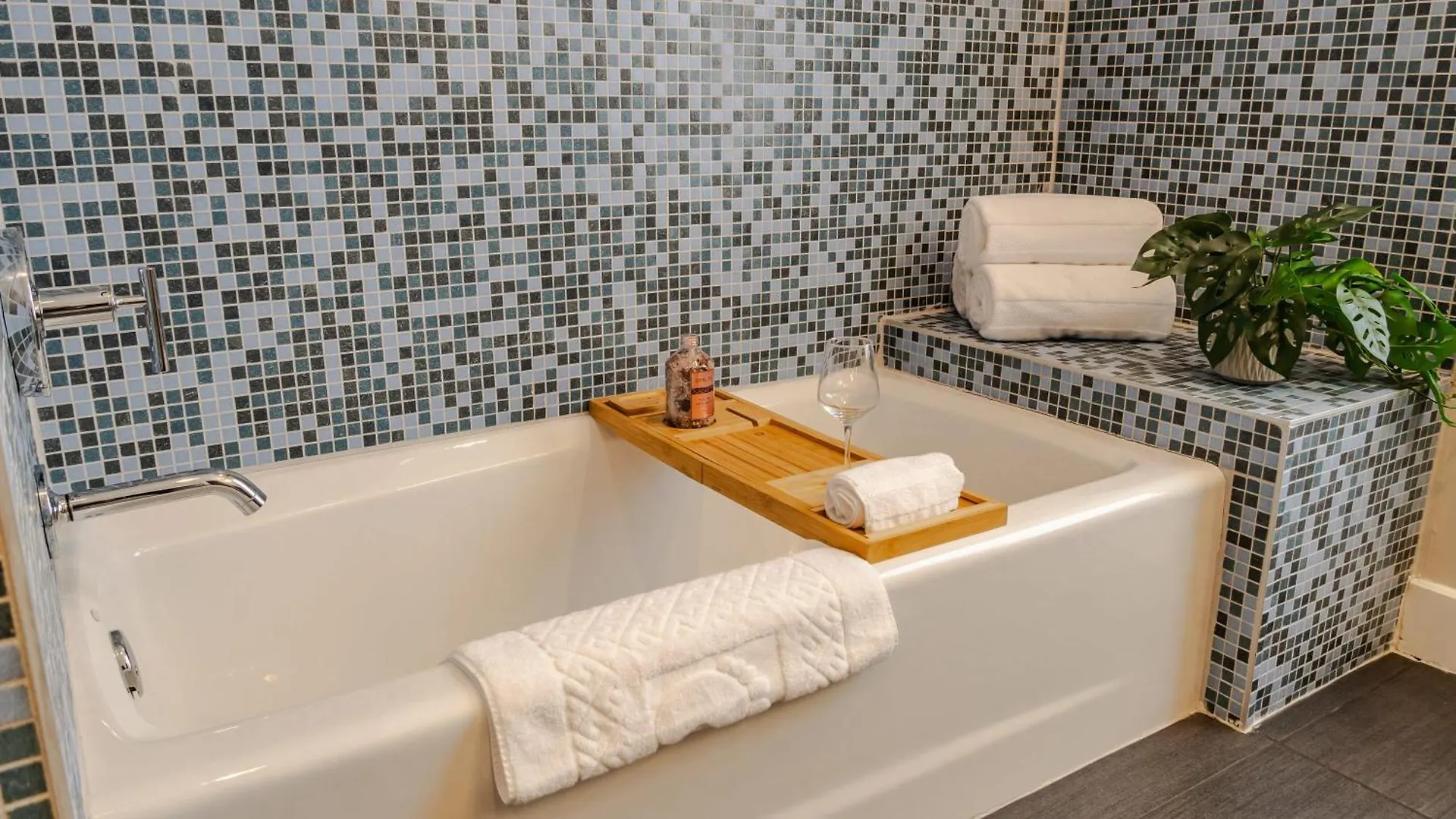 Groovy Condo In The Vibrant Nulu District Louisville United States